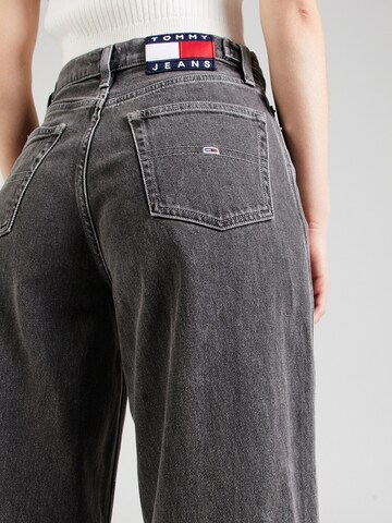 Tommy Jeans Свободный крой Джинсы 'Claire' в Серый