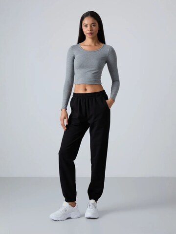 Tommy Life Tapered Pants in Black