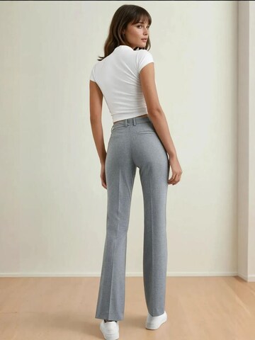Regular Pantalon à plis Hiccup en gris