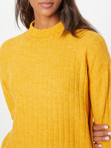 VERO MODA Knitted dress 'LULU' in Yellow