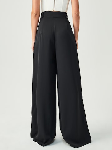 BWLDR Wide leg Pleat-front trousers 'Belinda' in Black: back