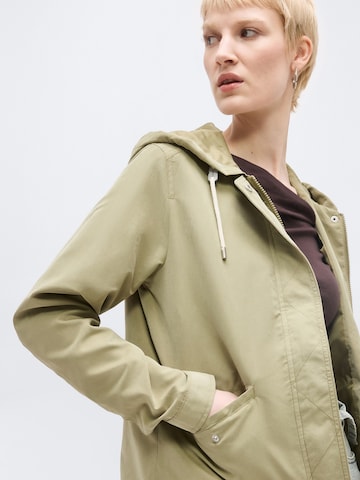 Veste mi-saison 'ONLSKYLAR' Only Tall en vert