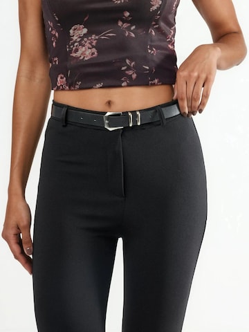 Qu Style Flared Trousers in Black