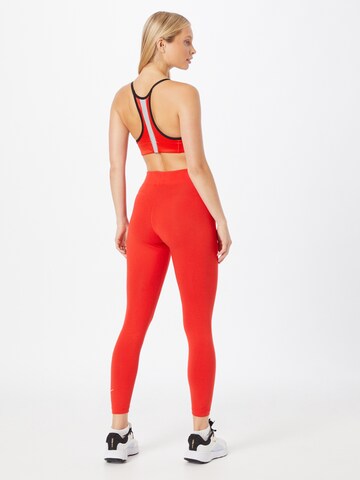Nike Sportswear Skinny Legíny 'Essential' – červená