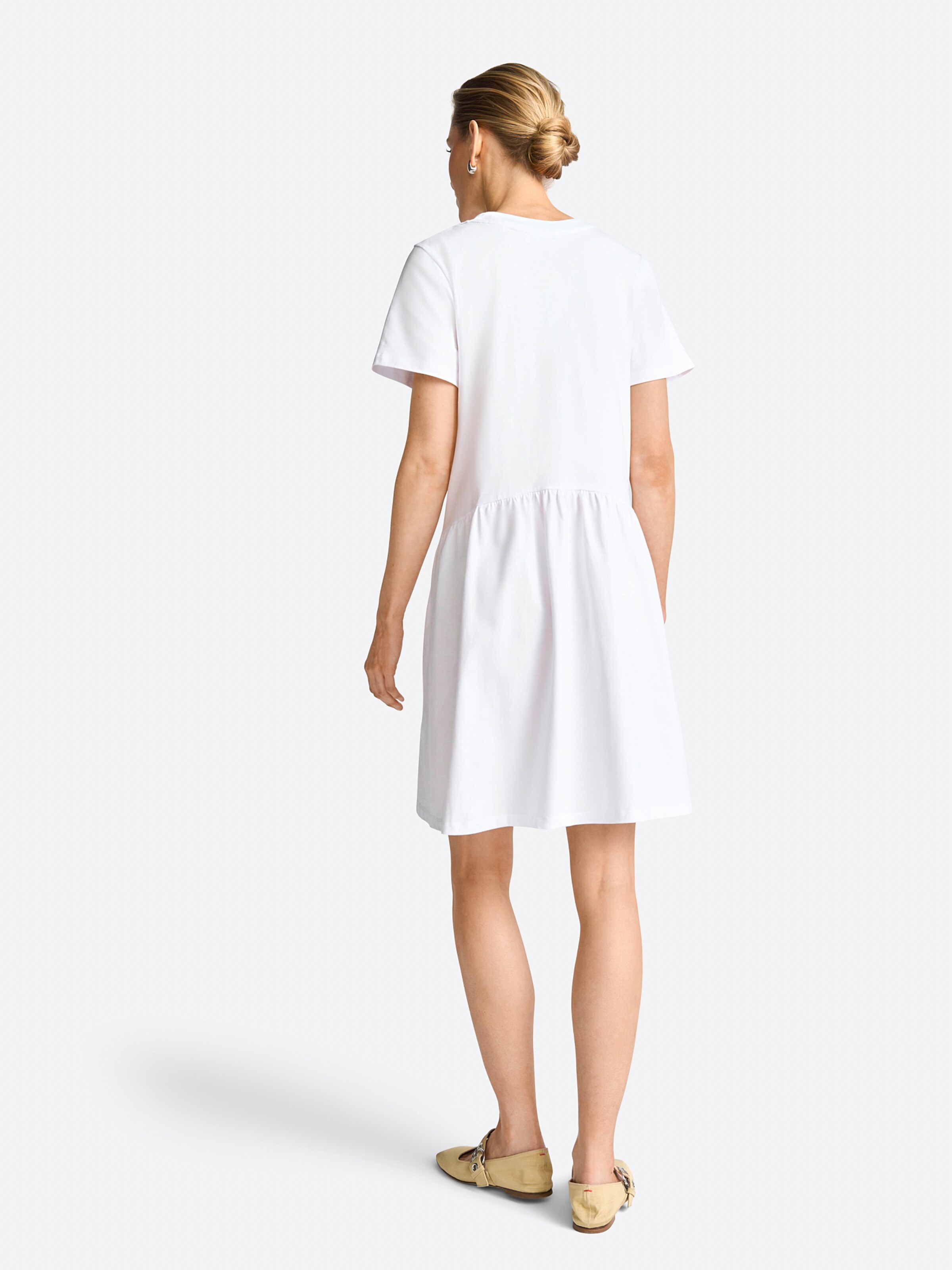 Rich & Royal Платье в Белый