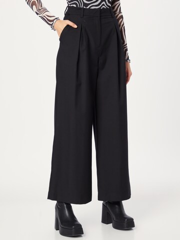 WEEKDAY Wide leg Pleat-Front Pants in Black: front