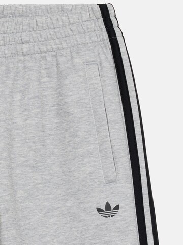 ADIDAS ORIGINALS Tapered Byxa 'SPACER' i grå
