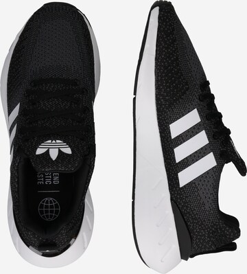 ADIDAS ORIGINALS Σνίκερ χαμηλό 'Swift Run 22' σε μαύρο