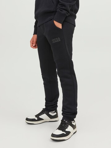 Tapered Pantaloni 'Gordon' de la Jack & Jones Junior pe negru: față