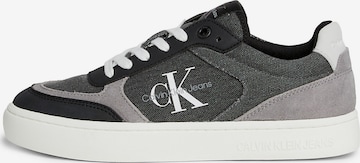 Calvin Klein Jeans Sneaker in Grau: predná strana