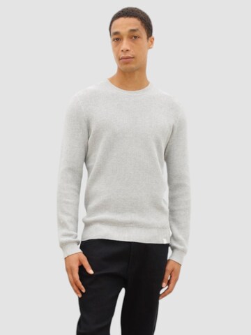 Pullover 'Structured' di NOWADAYS in grigio: frontale