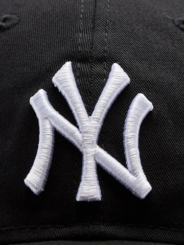 NEW ERA Cap in Black