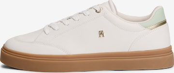 Baskets basses TOMMY HILFIGER en blanc : devant