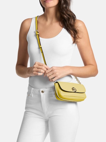 Michael Kors Torba na ramię 'NOLITA' w kolorze żółty: przód