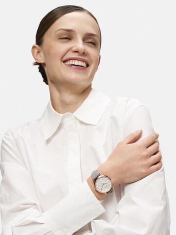 Tamaris Analoguhr in Grau: Vorderseite