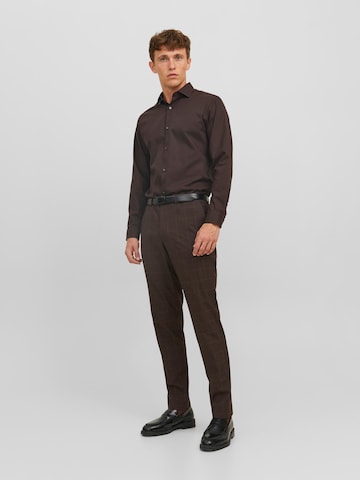 Coupe slim Pantalon à plis 'Solaris' JACK & JONES en marron