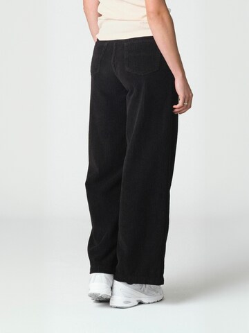 Klitmøller Collective Regular Trouser ' AMELIA ' in Schwarz: Rückseite