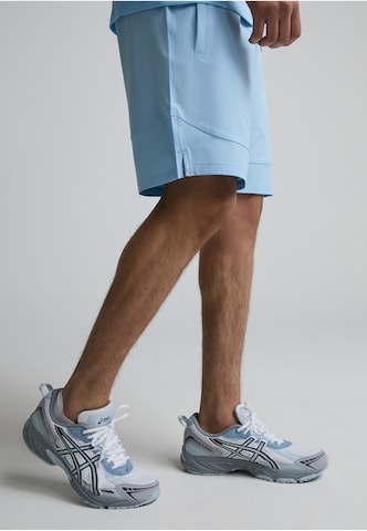 MONTERRAIN Regular Sportshorts 'Form Woven' in Blau