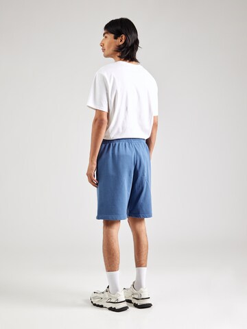 Reebok Loosefit Sportshorts in Blau