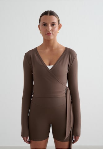 Aim'n Performance shirt in Brown: front