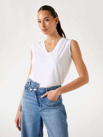 GUESS Top in White: front