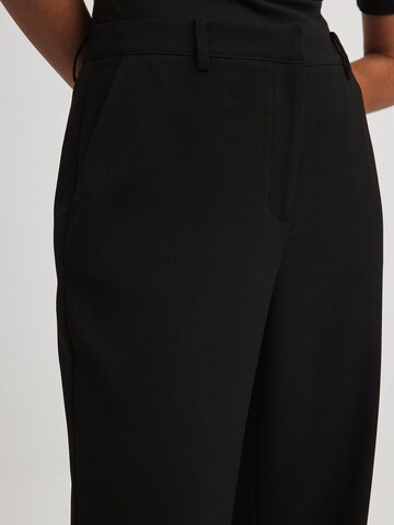NA-KD Loosefit Hose in Schwarz