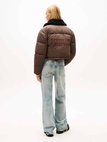 Tommy Jeans Jacke in Braun: Vorderseite