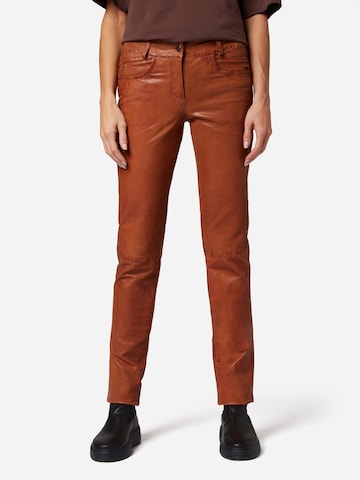 RICANO - Slimfit Pantalón 'Dorin' en marrón: frente