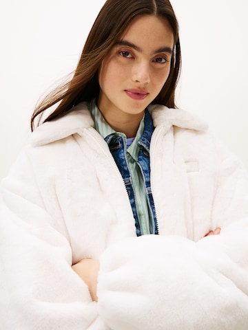 Veste d’hiver Tommy Jeans en blanc