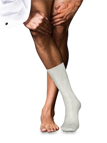FALKE Socks 'No. 4 Pure Silk' in White: front