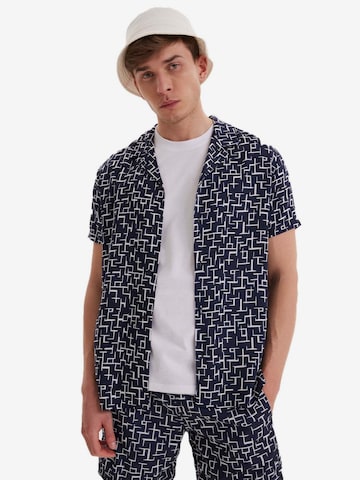 WESTMARK LONDON Comfort fit Button Up Shirt 'Hawaii' in Blue: front