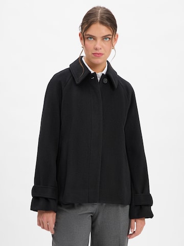 mbym Tussenjas 'Tary-M' in Zwart: voorkant