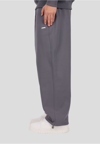 Loosefit Pantaloni di Dropsize in grigio