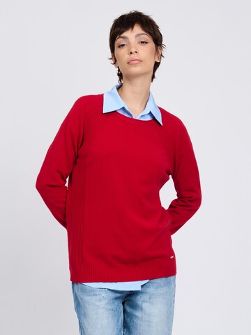 Pullover di Influencer in rosso: frontale