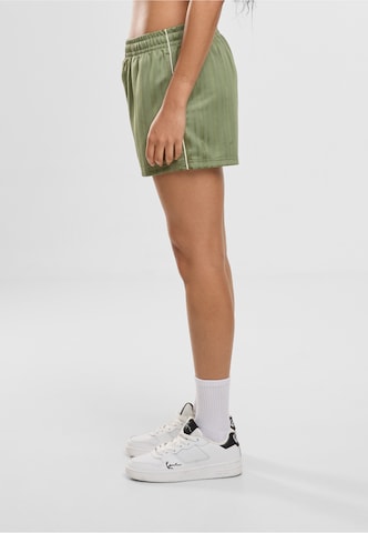 Karl Kani Regular Shorts in Grün