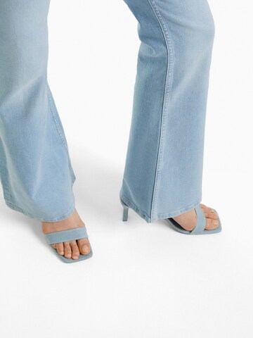 Bershka Flared Jeans in Blue