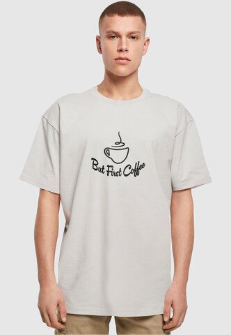 Merchcode Shirt 'But First Coffee' in Grijs: voorkant