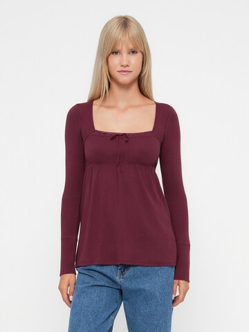 HOLLISTER Shirts i rød: forside