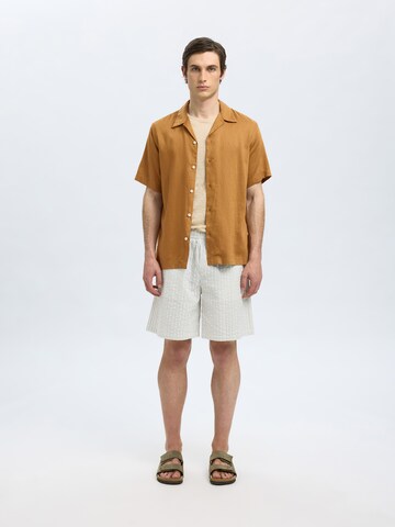 SELECTED HOMME Regular fit Риза 'SLHNoa' в кафяво
