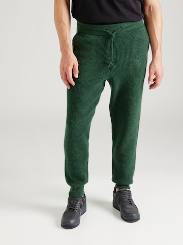 ABOUT YOU x Jaime Lorente Tapered Pants 'Taylan' in Green: front