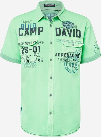 CAMP DAVID - Ajuste regular Camisa en verde: frente