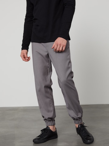 DAN FOX APPAREL Tapered Pants in Grey: front