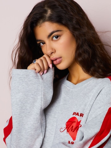 Sweat-shirt 'Valentines Paris' Next en gris
