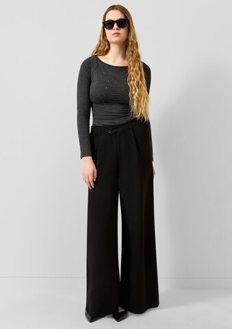 T-shirt QS en gris : devant