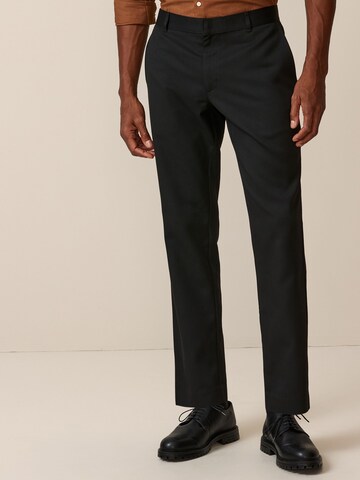 Coupe slim Pantalon Next en noir : devant
