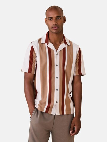 Coupe regular Chemise Next en marron : devant