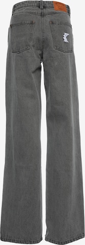 Karl Kani Široke hlačnice Kavbojke | siva barva