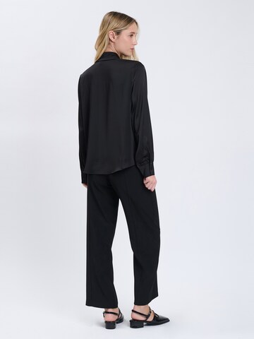 Influencer Blouse in Black