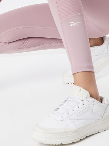 Reebok - Skinny Pantalón deportivo en lila