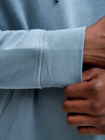 Jack & Jones Plus Sweatshirt 'JJESOHO' in Blau